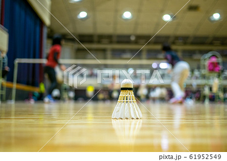 バドミントン試合会場の風景 61952549