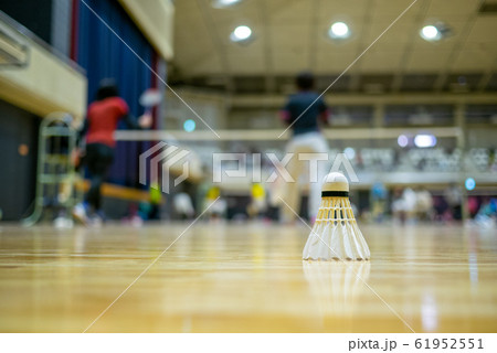 バドミントン試合会場の風景 61952551