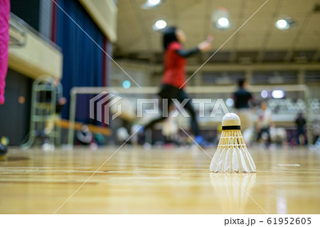 バドミントン試合会場の風景 61952605