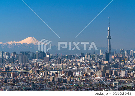 東京都 東京都市風景 富士山とスカイツリーの写真素材