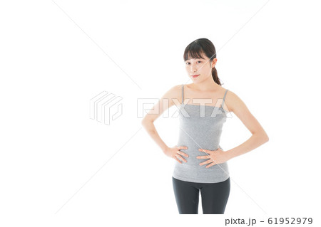 ダイエットをする若い女性 ダイエットをする若い女性 61952979