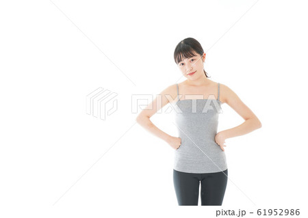 ダイエットをする若い女性 ダイエットをする若い女性 61952986