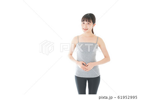 ダイエットをする若い女性 ダイエットをする若い女性 61952995