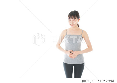 ダイエットをする若い女性 ダイエットをする若い女性 61952998