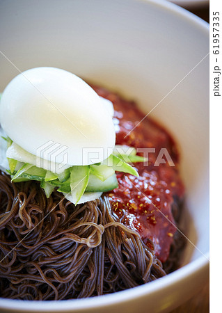 韓国冷麵 ビビン麺 ビビンククスの写真素材