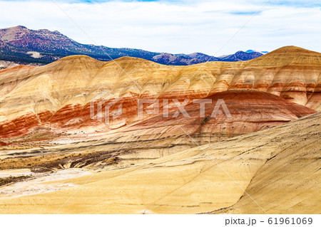 アメリカ　オレゴン州の七不思議　Painted Hills 61961069