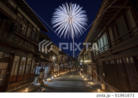 【長野県】冬の奈良井宿　〜アイスキャンドル祭りの花火〜 61961673