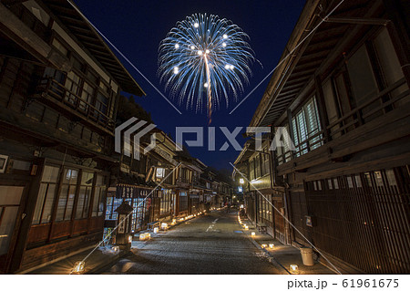 【長野県】冬の奈良井宿　〜アイスキャンドル祭りの花火〜 61961675