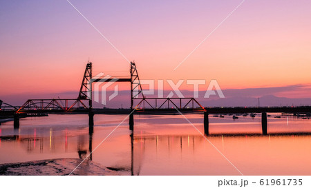 筑後川昇開橋の夕暮れ 筑後川昇開橋の夕暮れ 61961735