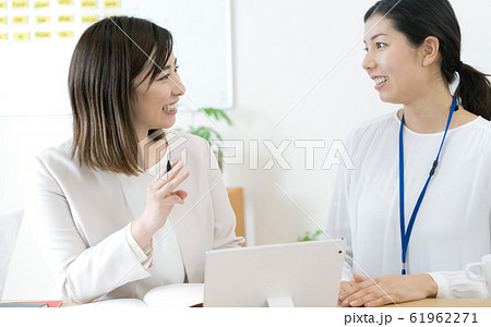 英会話 女性 ネイティブ 英会話 女性 ネイティブ 61962271