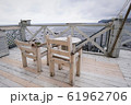 知床の海を臨む誰もいない椅子 61962706