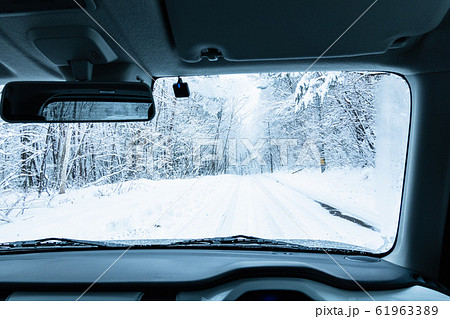 雪道の運転 雪道の運転 61963389
