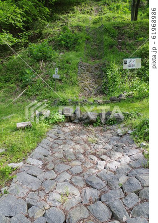 牛伏川フランス式階段工　長野県松本市にある明治時代に建造した砂防施設　山止め石張工　国重要文化財 61968986