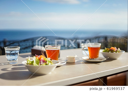 海辺のカフェテラス 61969537