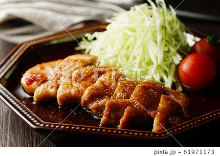 チキンの照り焼き　山椒風味 61971173