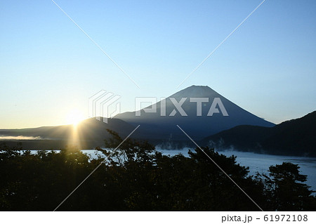 富士山日の出の写真素材
