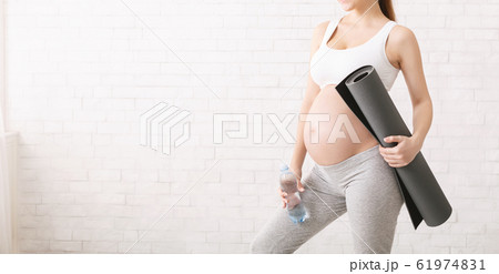 Active pregnant woman ready for yoga training 61974831
