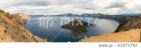 Panoramic view of Wizar Island from The Watchman lookout point in Crater Lake 61975792