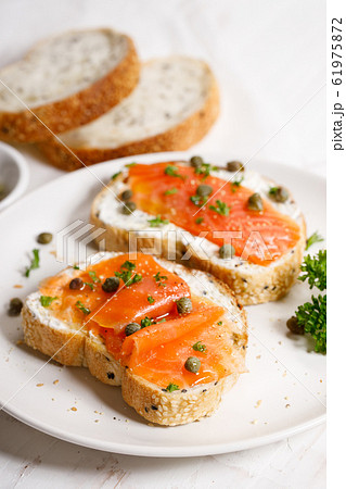 smoked salmon toast with cream cheese and pickle 61975872