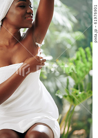 Beautiful Woman Shaving Armpits 61976901