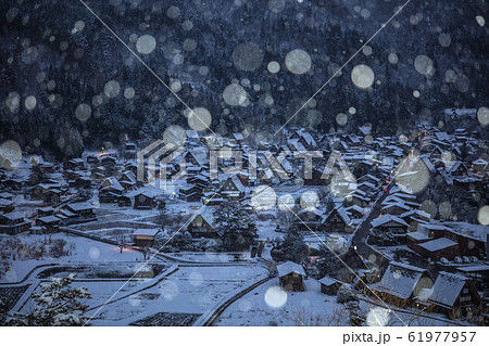 岐阜県 白川郷 雪景色 朝 61977957
