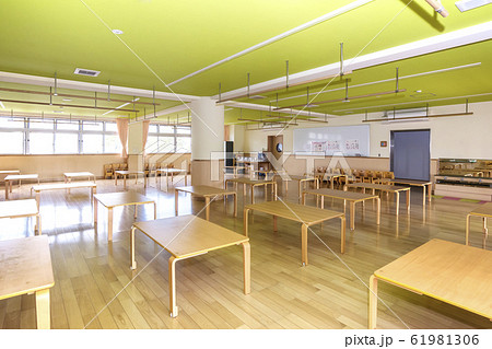 幼稚園　保育園　教室　子供施設　イメージ素材 61981306