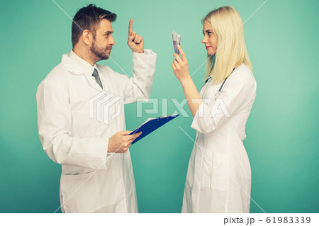 A young nurse bribes a man to a doctor. 61983339