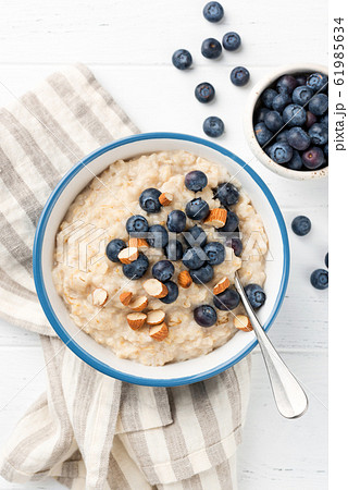 Bowl of healthy oatmeal porridge with blueberries and almonds Bowl of healthy oatmeal porridge with blueberries and almonds 61985634