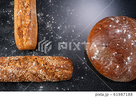 Floured bread and ears of wheat 61987188