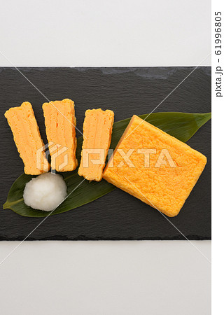 石皿の上にだし巻き卵 61996805