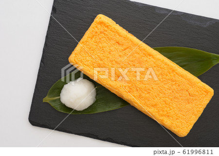 石皿の上にだし巻き卵 61996811