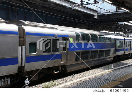 品川駅に停車中の常磐線E531系（グリーン車） 62004496