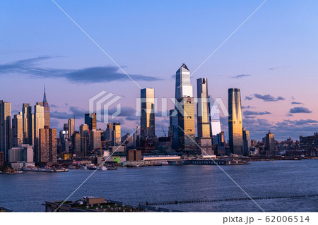 《ニューヨーク》マンハッタンの夜景・ハルミトンパークより 62006514