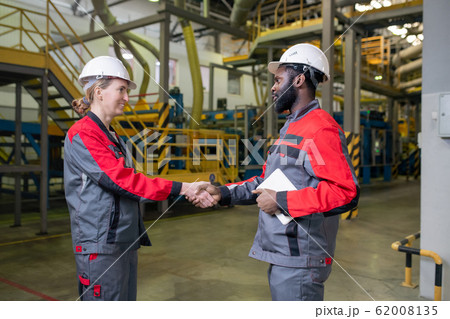 Hiring female worker at factory 62008135