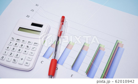 グラフ ビジネス書類 イメージ グラフ ビジネス書類 イメージ 62010942