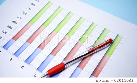 グラフ ビジネス書類 イメージ グラフ ビジネス書類 イメージ 62011033