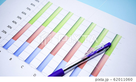 グラフ ビジネス書類 イメージ グラフ ビジネス書類 イメージ 62011060