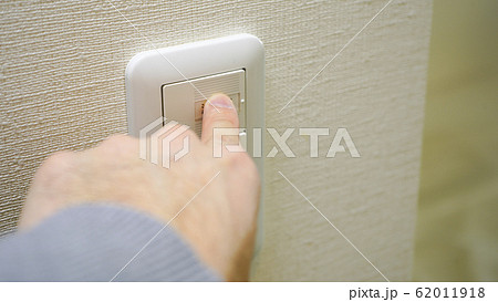 電気 スイッチ 男性 電気 スイッチ 男性 62011918
