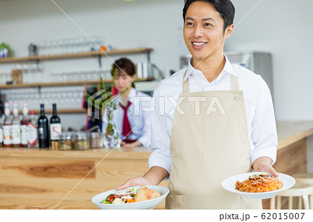 カフェ　スタッフ 62015007