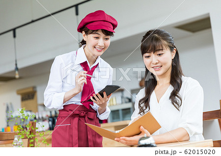 カフェ スタッフ カフェ スタッフ 62015020