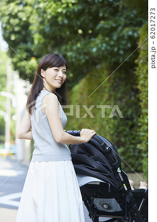 赤ちゃんと母親 赤ちゃんと母親 62017273