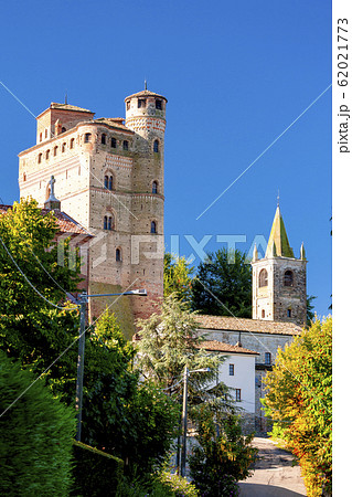 Castle and village Castiglione Falletto, Piemonte, 62021773