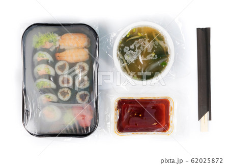 Plastic container with sushi set ready for takeout 62025872