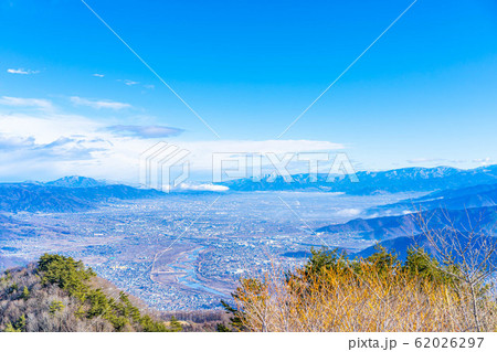 展望台から眺める冬の善光寺平　【長野県】 62026297