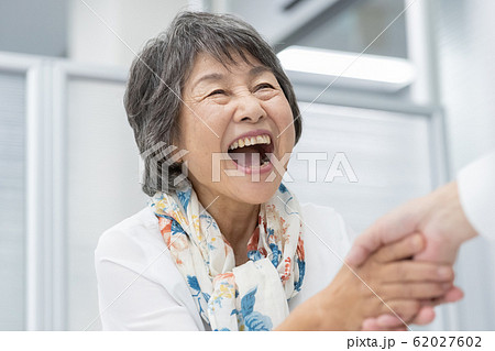 Employment for the elderly 62027602