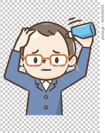 育毛剤で頭皮マッサージをする男性　ハゲ 62029201