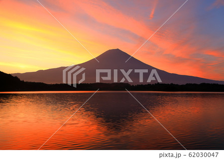 富士山　日の出　逆さ富士　田貫湖 62030047