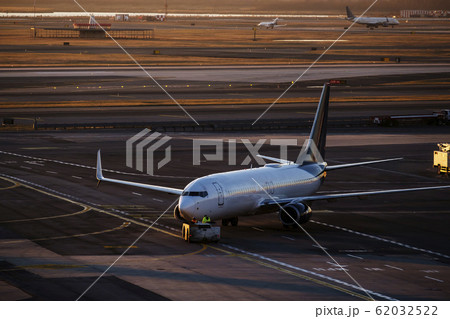 Airplane on runway 62032522