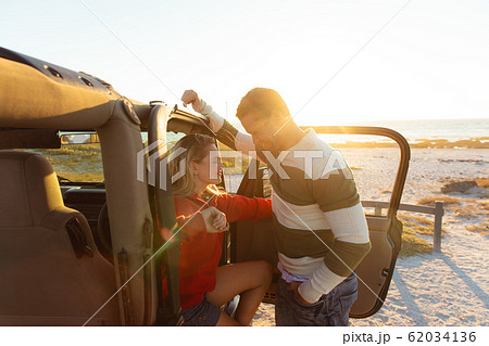Couple with a car enjoying free time Couple with a car enjoying free time 62034136