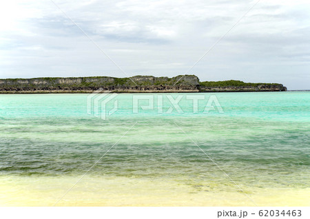 ニューカレドニア ロイヤルティ諸島 ウベア島　レキンの絶壁 62034463